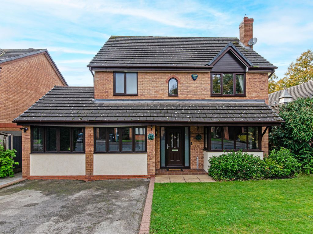 4 bed detached house for sale in Knightswood Close, Four Oaks, Sutton