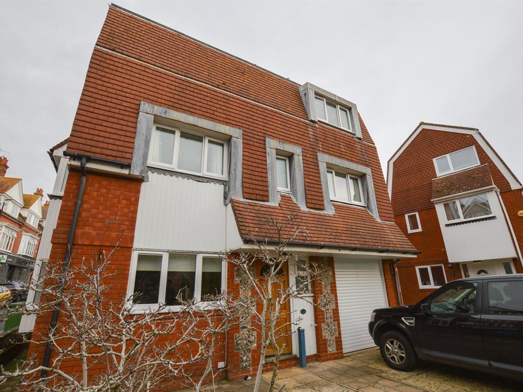3 bed detached house to rent in Meads Street, Eastbourne BN20, £1,500