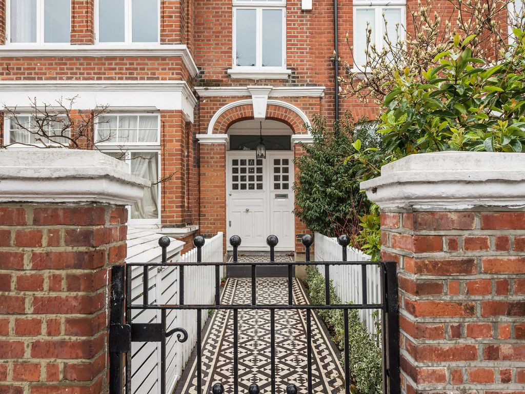 Westmoreland Road, Barnes SW13  