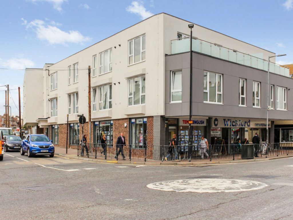 2 bed flat for sale in Station Avenue, Wickford SS11, £220,000 Zoopla