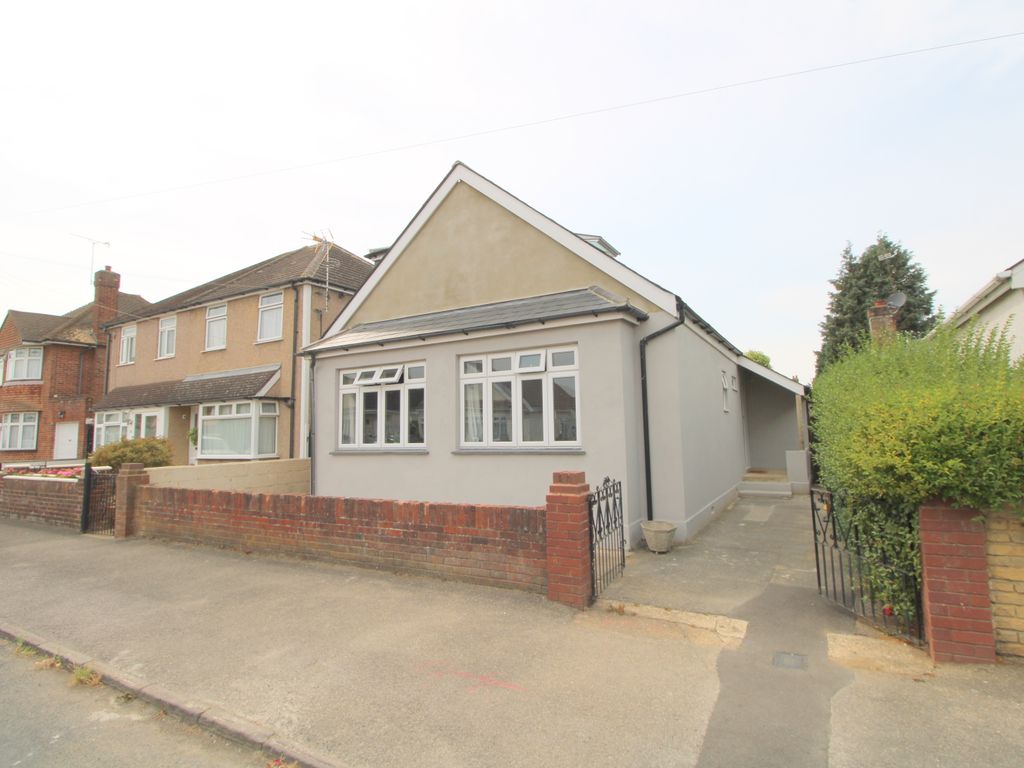 4 bed property for sale in Townsend Road, Ashford TW15 Zoopla