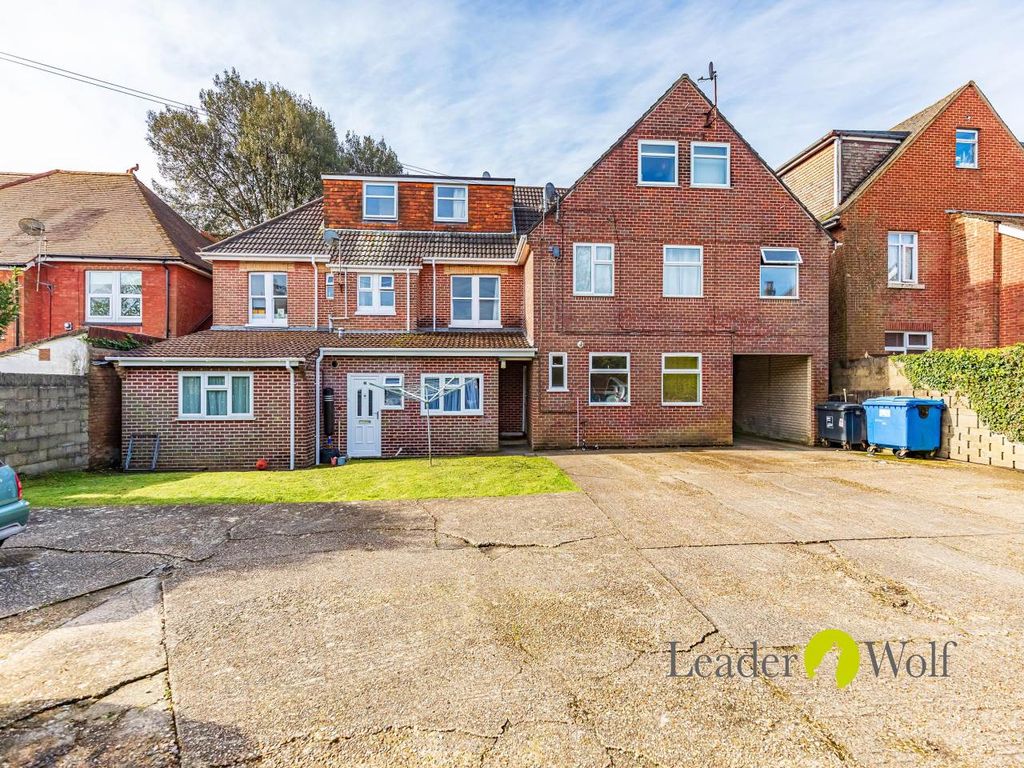 1 bed property to rent in Ashley Road, Parkstone, Poole BH14, £900 pcm