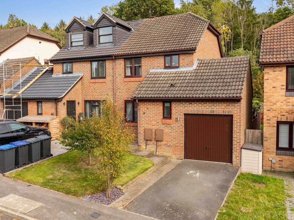 3 bed semidetached house for sale in Woodbury Avenue, East Grinstead