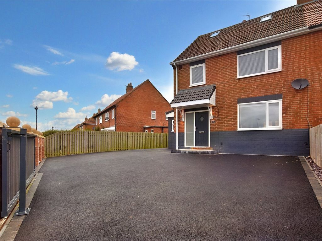 4 bed semidetached house for sale in Fairleigh Road, Tingley