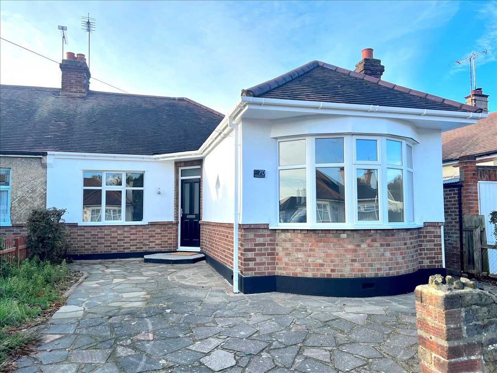 3 bed bungalow for sale in Walsingham Road, SouthendOnSea SS2, £