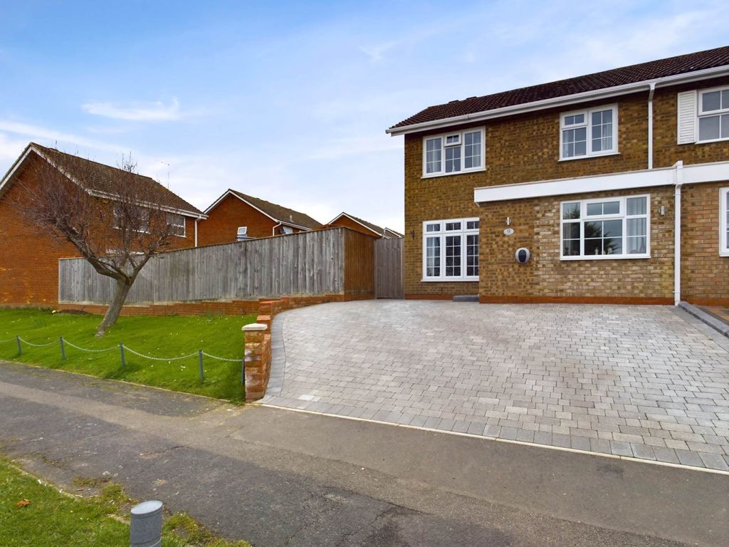 3 bed end terrace house for sale in Hazlehurst Drive, Elm Farm