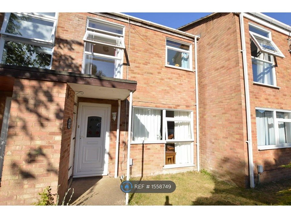 3 bed terraced house to rent in Greenacre, Knaphill, Woking GU21, £