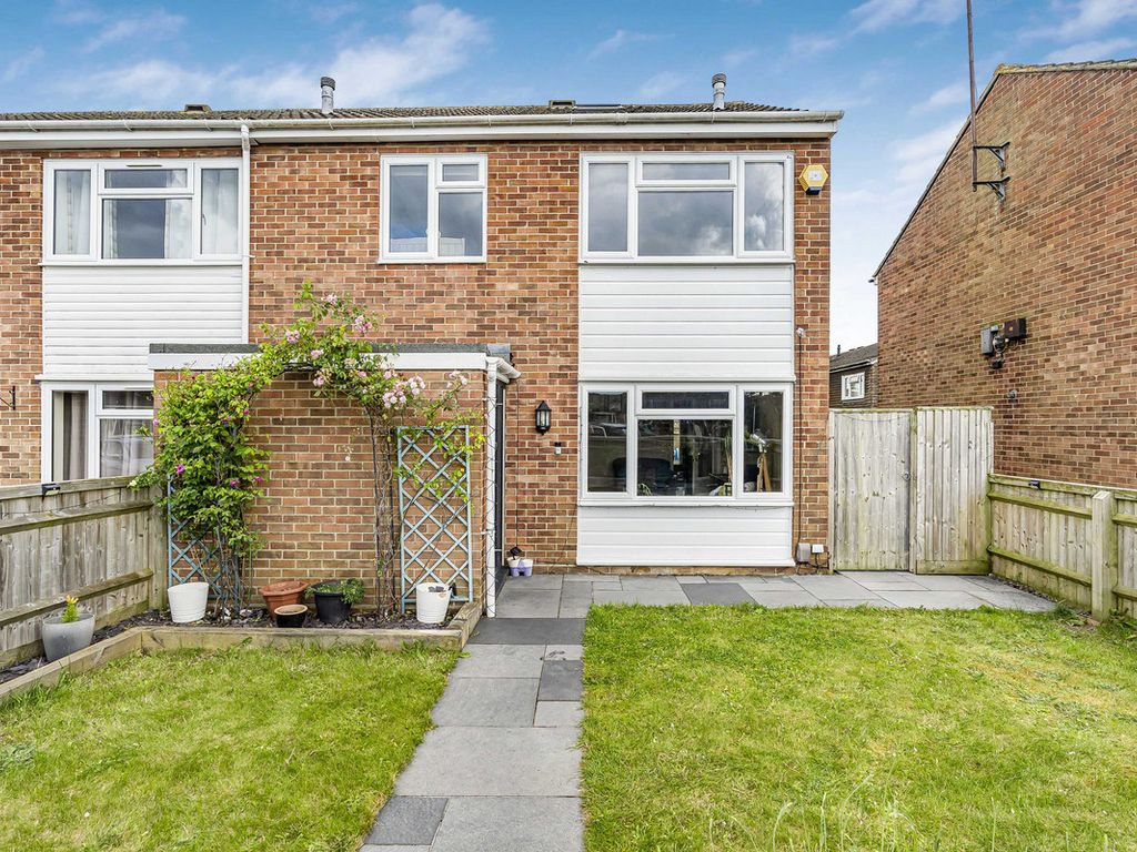 3 bed end terrace house for sale in Market End Way, Bicester OX26, £330,000 Zoopla