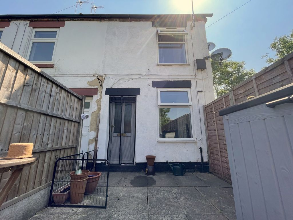 2 bed end terrace house for sale in Queen Street, BurtonOnTrent DE14
