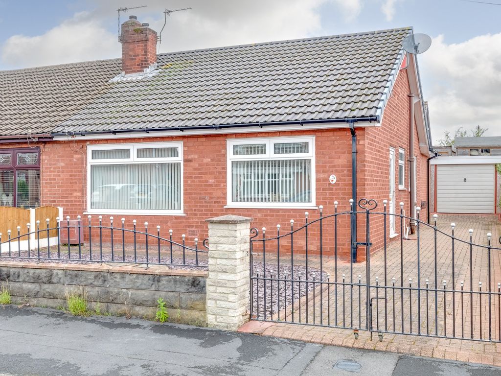 3 bed semidetached bungalow for sale in Marina Drive, Wigan