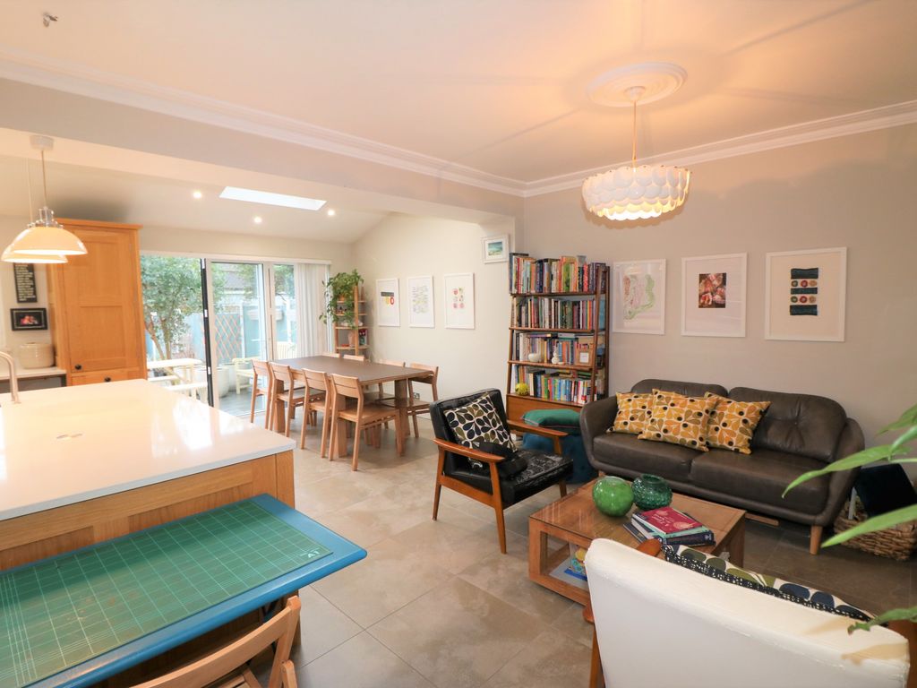 4 bed terraced house to rent in St. Andrews Road, Ilford, Essex IG1