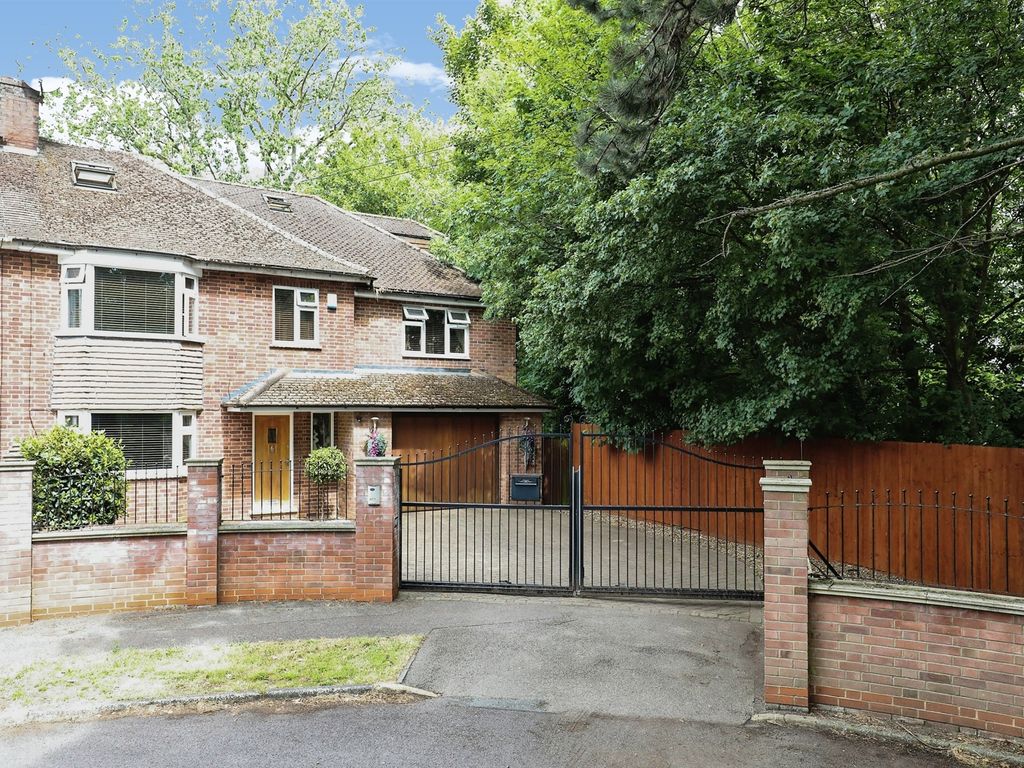 5 bed semidetached house for sale in Westone Avenue, Abington