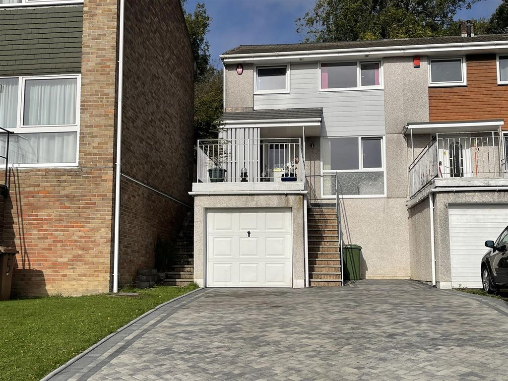 3 bed end terrace house for sale in Billington Close, Eggbuckland