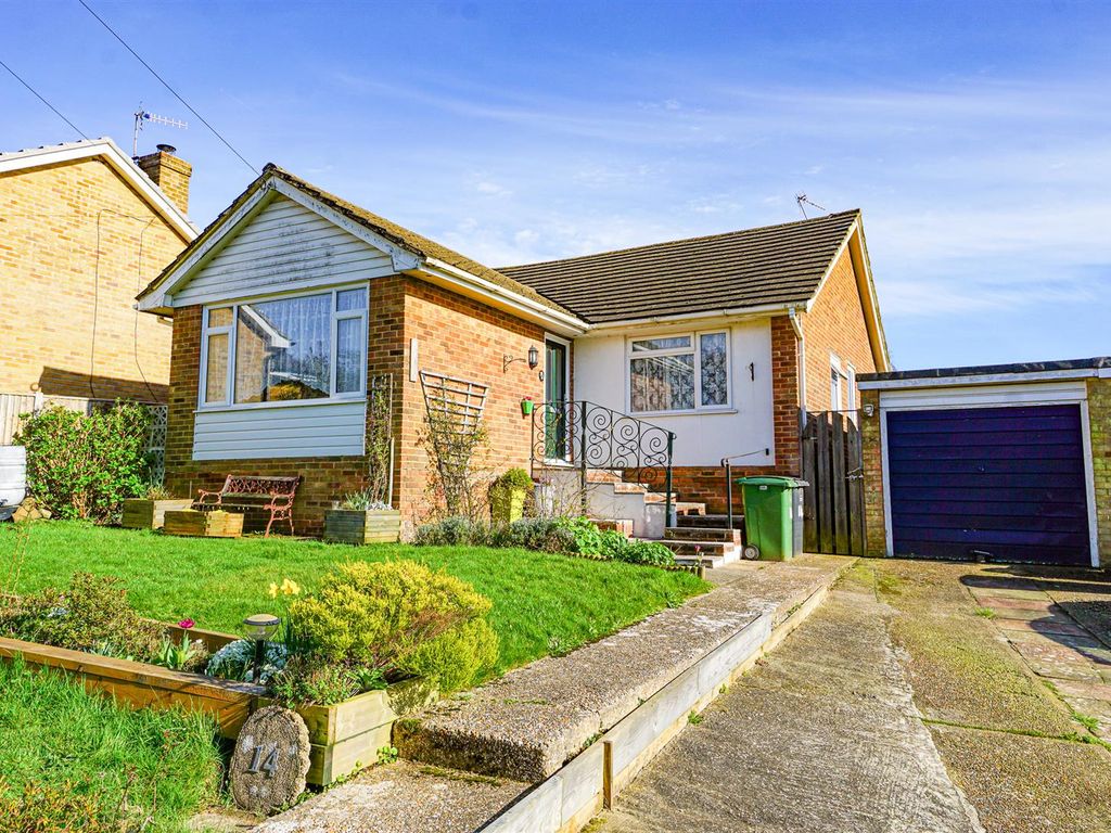 3 bed detached bungalow for sale in Ghyllside Avenue, Hastings TN34, £