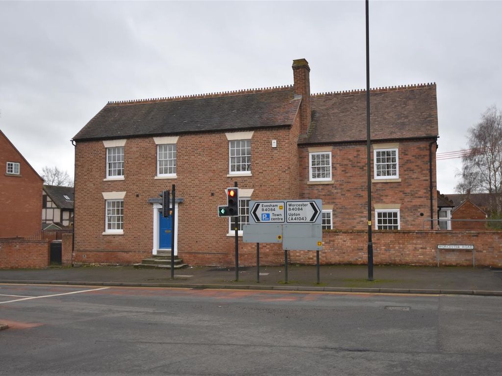 2 bed flat to rent in Apart 2, 24 Worcester Road, Pershore WR10, £900 pcm Zoopla