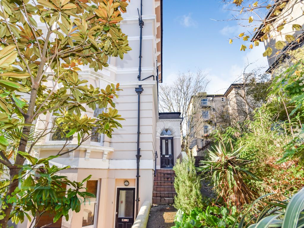 Studio to rent in Buckingham Road, Brighton BN1, £850 pcm Zoopla