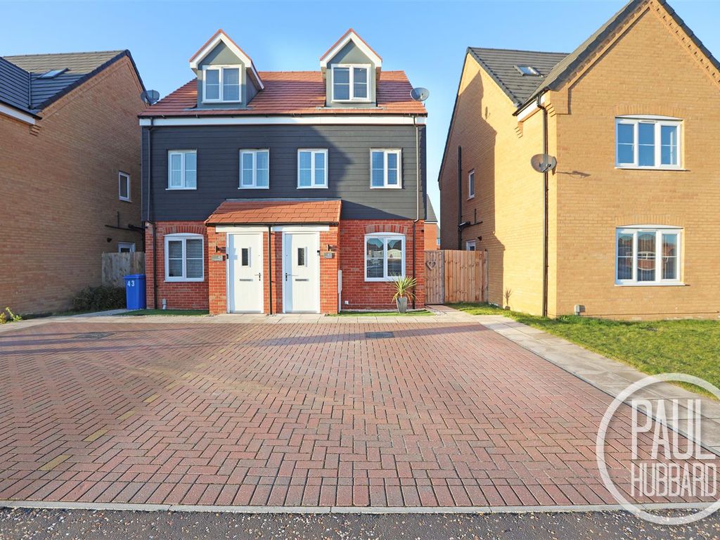 3 bed semidetached house for sale in Lime Avenue, Oulton NR32, £