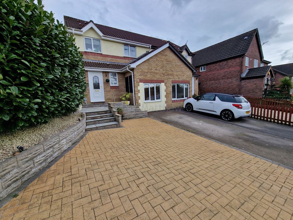 3 bed semidetached house for sale in Badgers Brook, Brackla, Bridgend