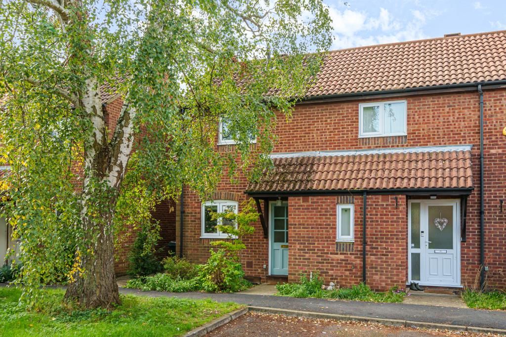 2 bed end terrace house for sale in Kidlington, Oxford OX5, £300,000