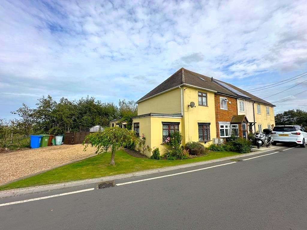 3 bed end terrace house for sale in Lane, Upchurch, Sittingbourne