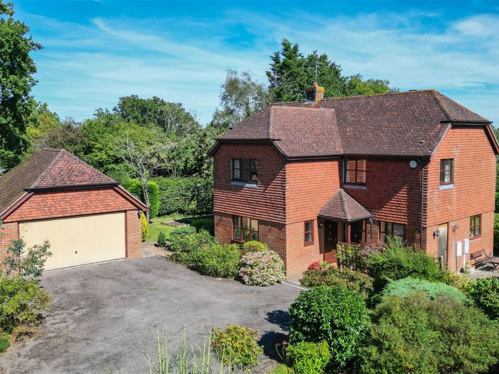 5 bed detached house for sale in Lomas Lane, Sandhurst, Cranbrook TN18