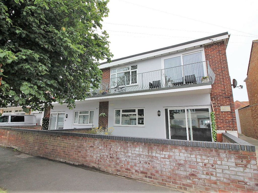 2 bed flat for sale in Kings Avenue, Holland On Sea, Clacton On Sea
