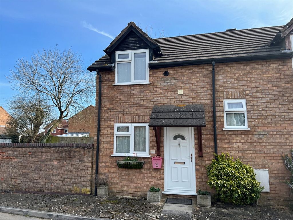 2 bed end terrace house for sale in Briar Close, Frome, Somerset BA11