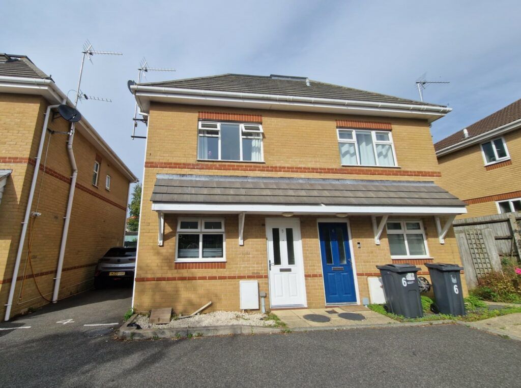 3 bed semidetached house for sale in Beswick Gardens, Ensbury Park