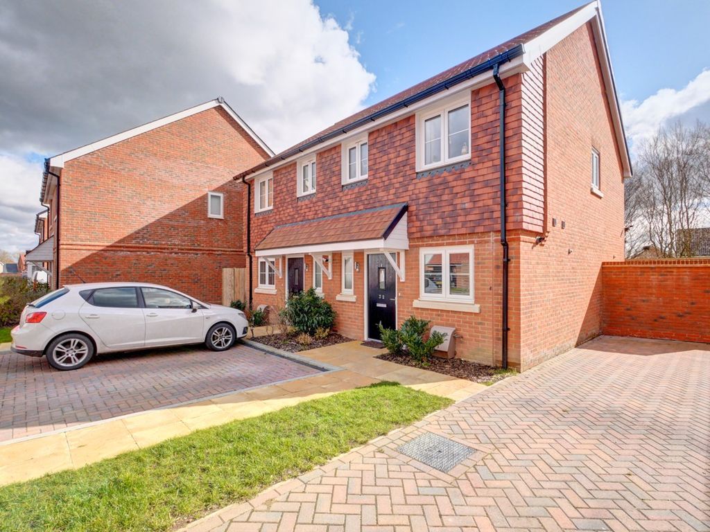 2 bed semidetached house for sale in Honeysuckle Avenue, Hellingly