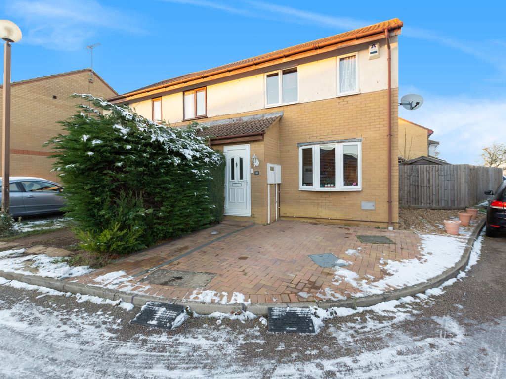 3 bed semidetached house for sale in Valens Close, Crownhill, Milton