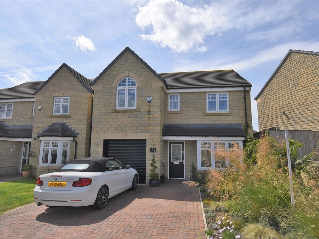 4 bed detached house for sale in Farriers Way, Lindley, Huddersfield HD3, £425,000 Zoopla