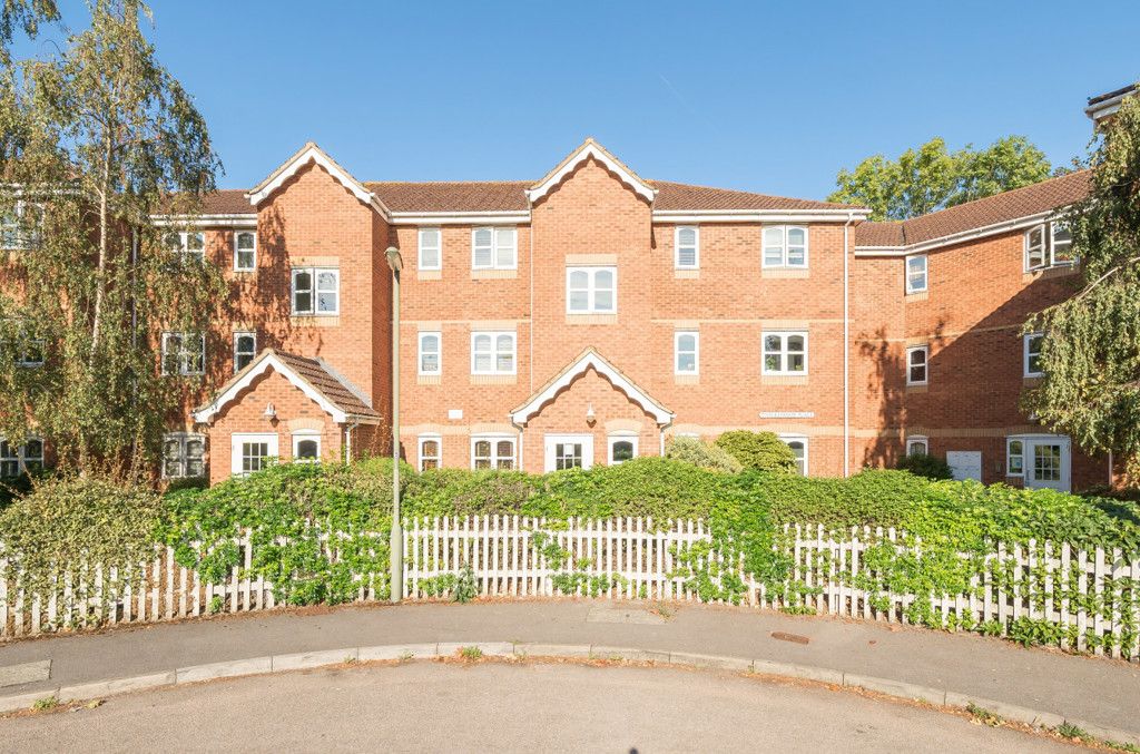 2 bed flat for sale in Twickenham Place, 69 Woodfield Road, Thames Ditton KT7, £350,000 Zoopla