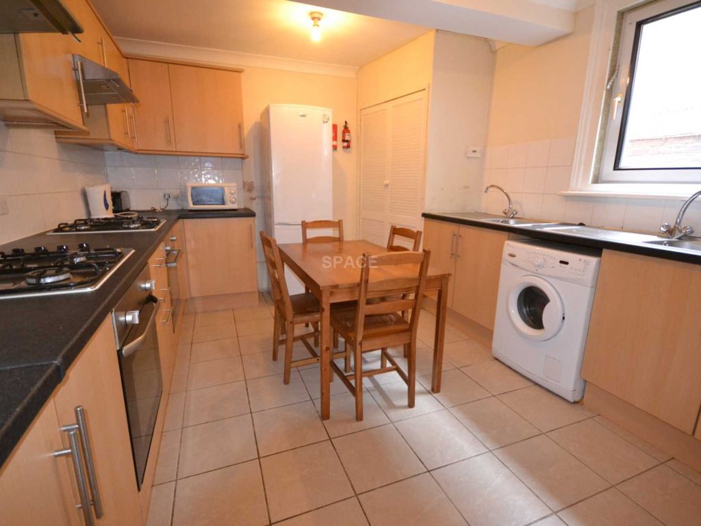 Room to rent in Basingstoke Road, Reading, Berkshire RG2 Zoopla