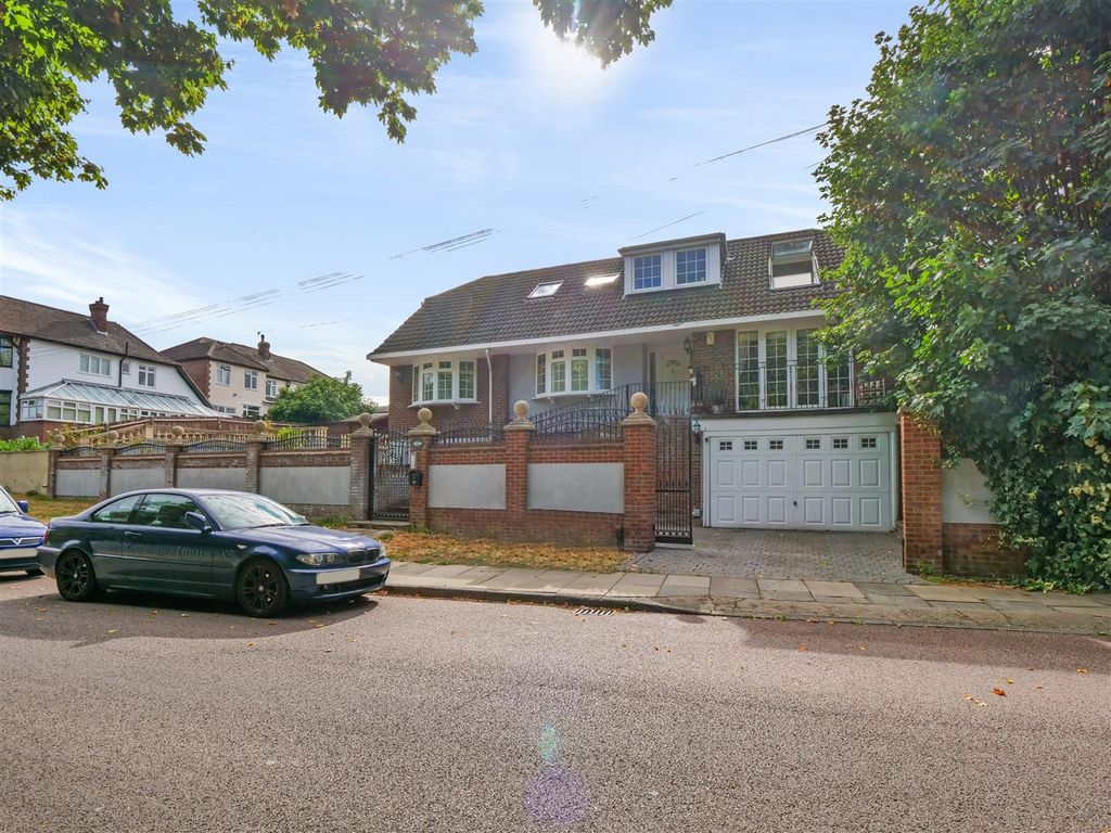 5 bed detached house for sale in Iris Avenue, Bexley DA5 Zoopla