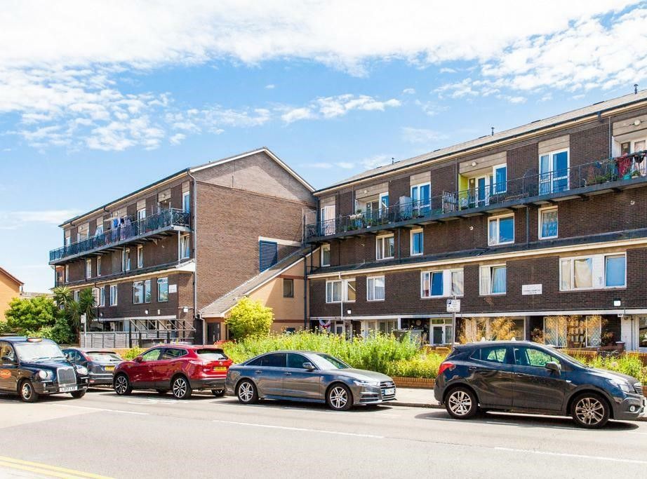 3 bed to rent in Tufnell Court, Old Ford Road, London E3, £