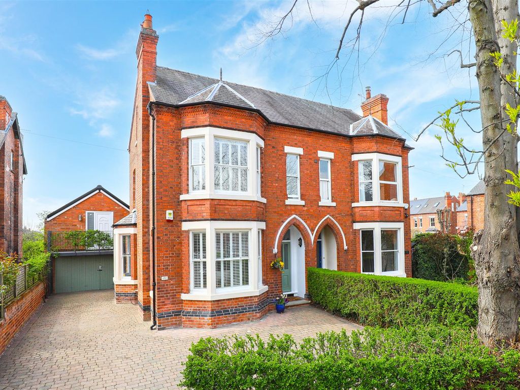 6 bed semidetached house for sale in Musters Road, West Bridgford