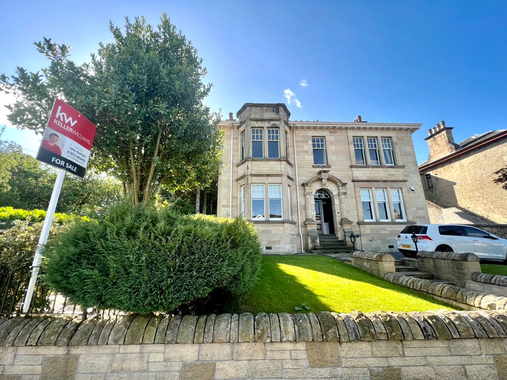 3 bed flat for sale in Broompark Drive, Lesmahagow, Lanarkshire ML11