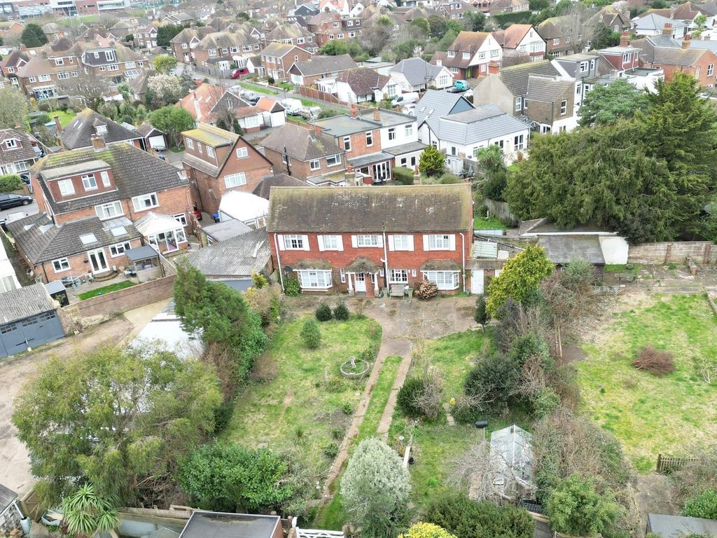 4 bed barn conversion for sale in Underdown Road, Southwick, Brighton