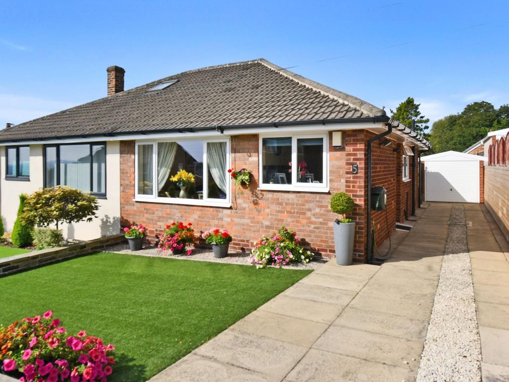 2 bed semidetached bungalow for sale in Layton Park Avenue, Rawdon