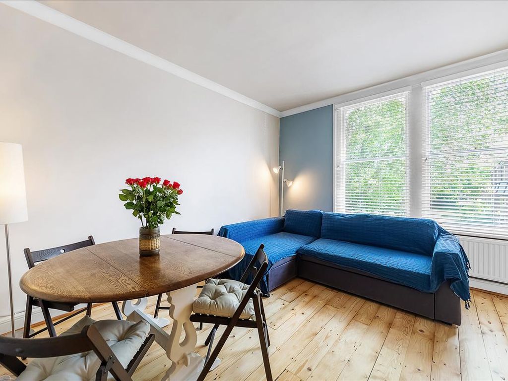 2 bed flat to rent in Greyhound Road, Hammersmith, London W6, £1,885