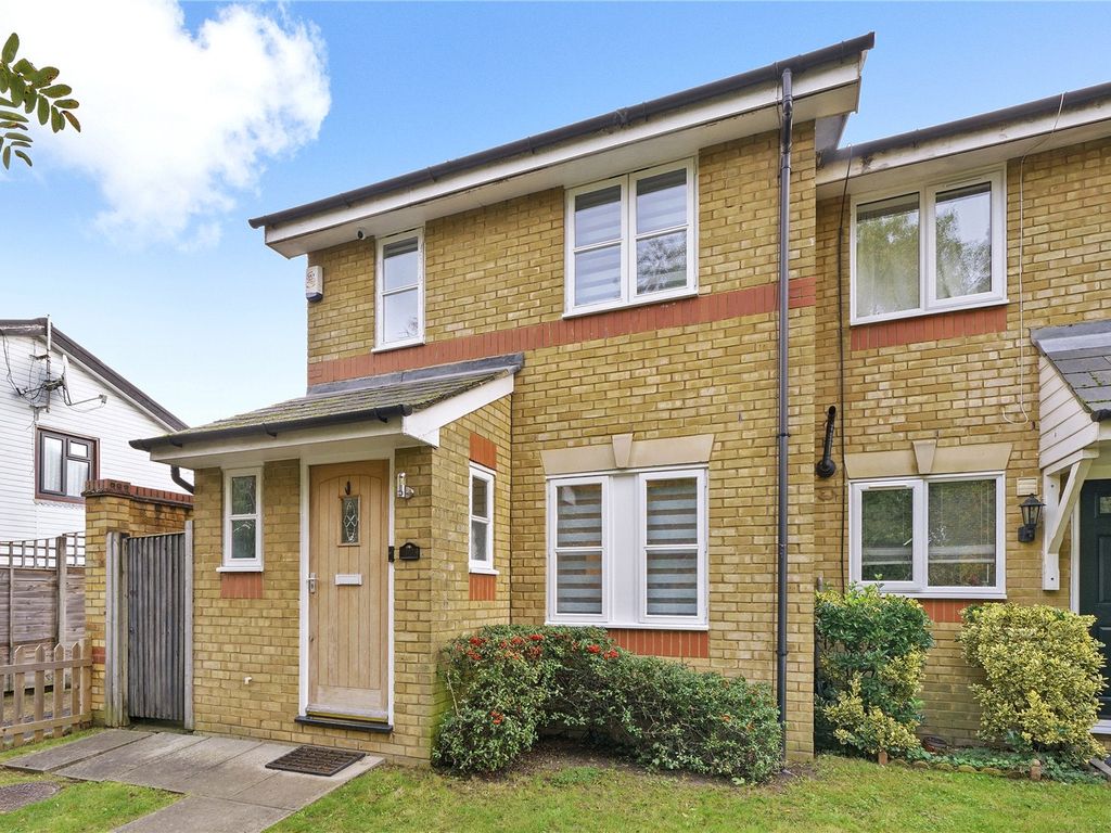 3 bed end terrace house for sale in Lonsdale Drive, Enfield EN2, £