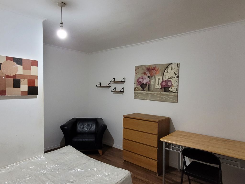 Room to rent in Maitland House, Way, Bethnal Green, London E2