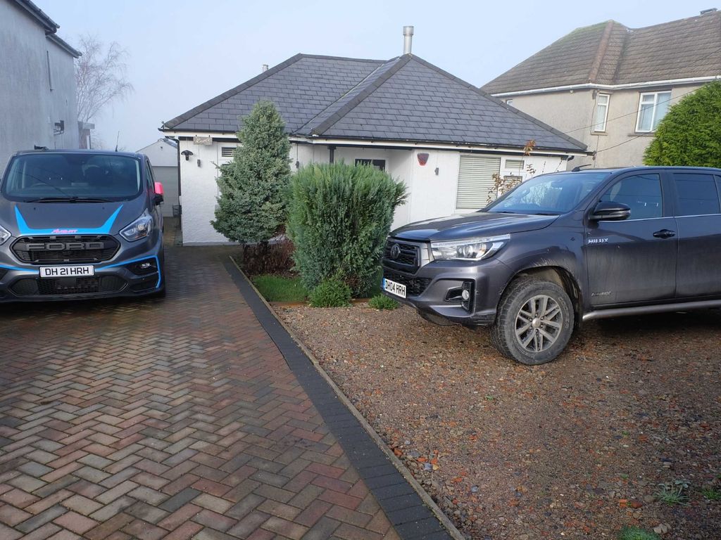 3 bed detached bungalow for sale in Port Road East, Barry CF62, £