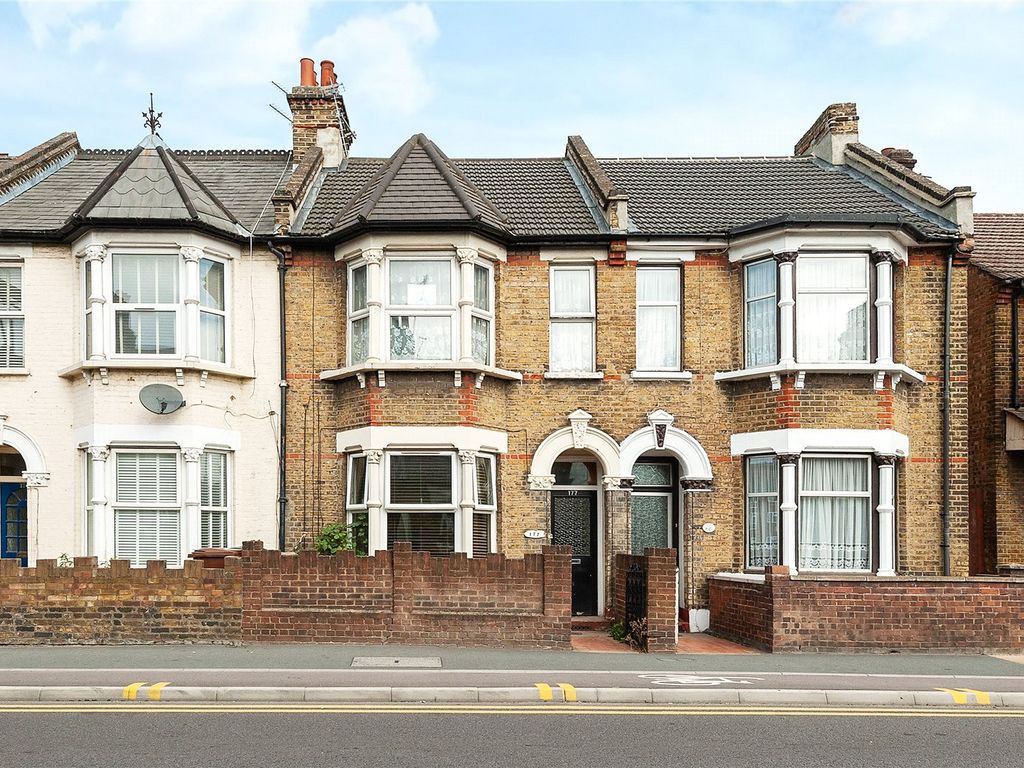 2 bed flat to rent in Forest Road, Walthamstow, London E17, £1,600 pcm