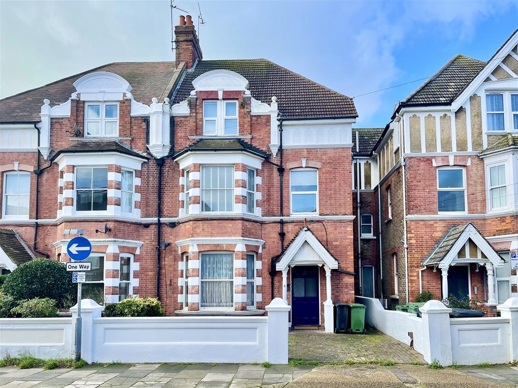 2 bed flat for sale in Clifford Road, BexhillOnSea TN40, £189,950