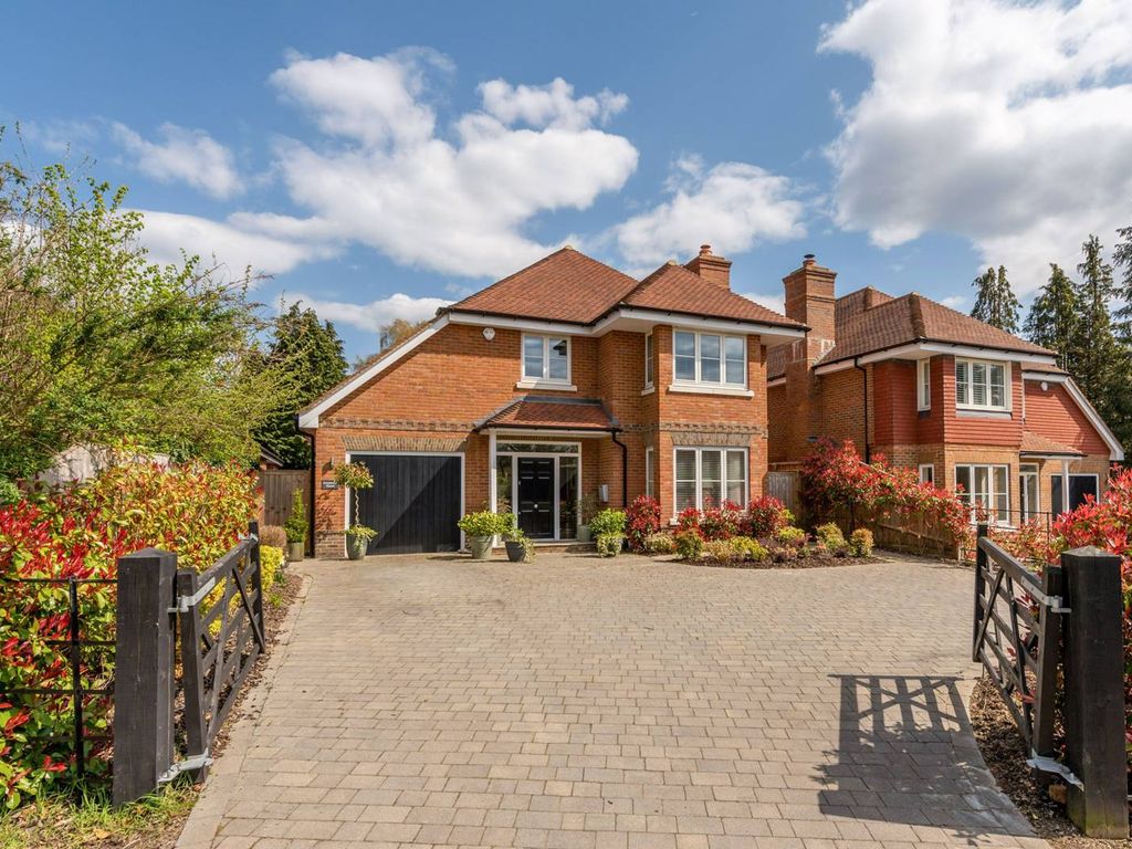 4 bed detached house for sale in School Lane, Puttenham, Guildford GU3