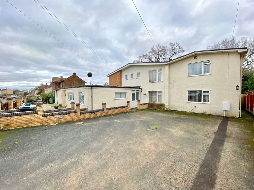 5 bed link detached house for sale in Birchall Avenue, Matson, Gloucester, Gloucestershire GL4