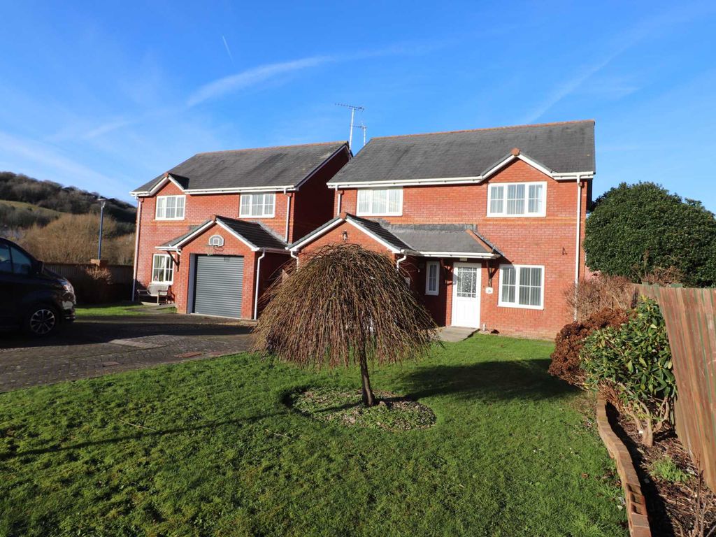 3 bed detached house for sale in Clos Sulien, Llanbadarn Fawr SY23, £334,950 Zoopla