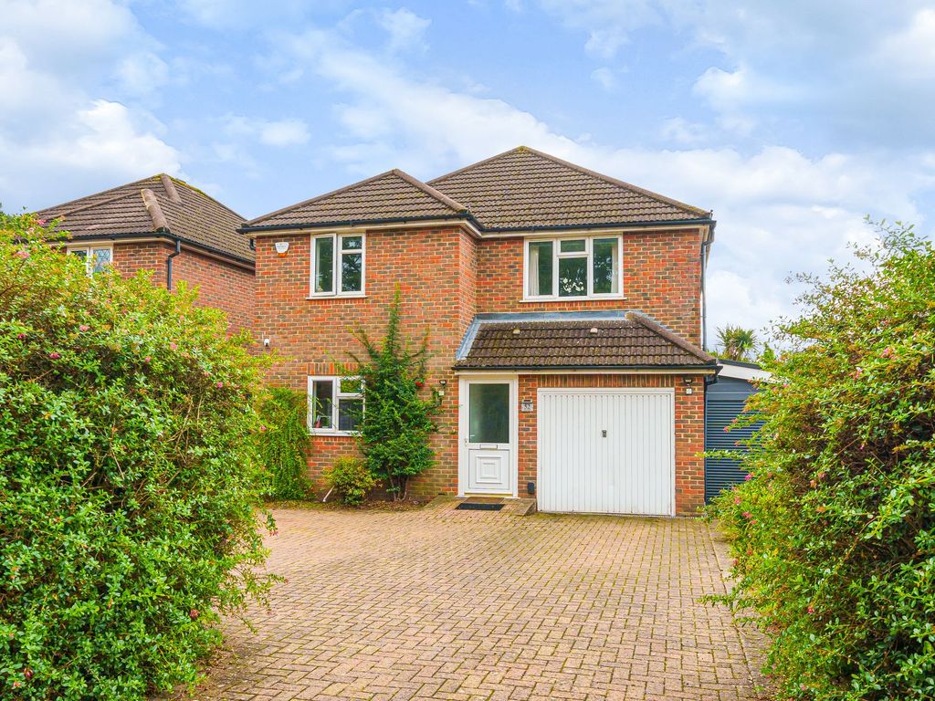 4 bed detached house for sale in New Road, Whitehill GU35, £560,000