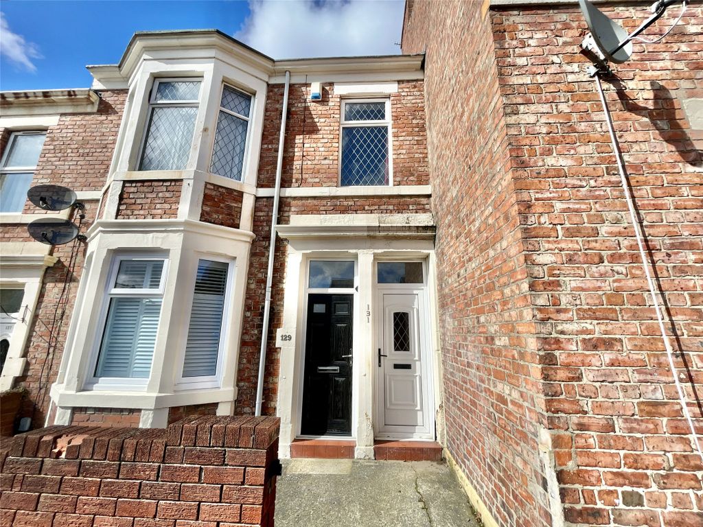3 bed flat for sale in Inskip Terrace, Gateshead NE8, £90,000 Zoopla
